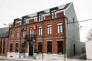 a large red brick building with a balcony at Villa Dolce in Silly