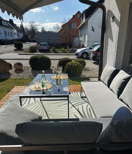 a patio with a table and chairs on a porch at Villa Maxima mit Terrasse, Klimaanlage und Sauna in Bad Wildungen
