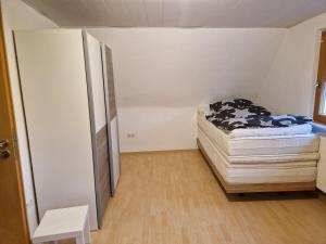 a small room with a bed and a closet at Herzstück in Grafenrheinfeld