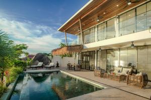 an image of a house with a swimming pool at Fishman Beachfront Villas in Haad Pleayleam