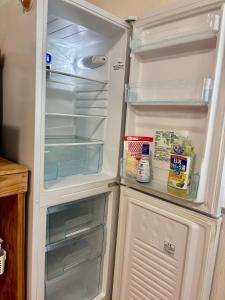 ein leerer Kühlschrank mit offener Tür in einer Küche in der Unterkunft Little House Private House in Yakushima + 21 Fotos