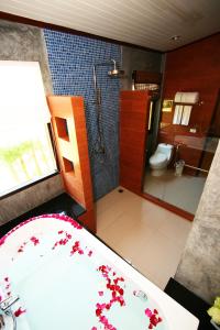 Koupelna v ubytování Aonang Phu Petra Resort, Krabi - SHA Plus