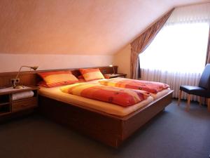 a bedroom with a large bed with a window and a desk at Appart-Pension-Schier in Zell an der Mosel