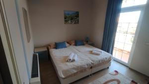 a bedroom with a bed with towels on it at Vruçaj' s Cabin in Bogë