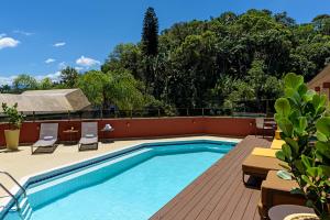 A piscina localizada em Mercure Joinville Prinz ou nos arredores