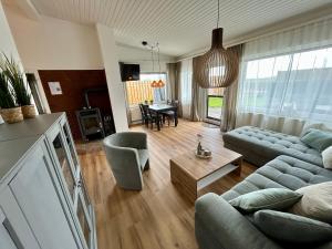 a living room with a couch and a table at SielundMeer in Neuharlingersiel