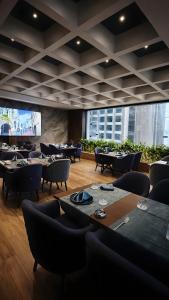 a dining room with tables and chairs in a building at View Lounge Hotel in As Sulaymānīyah