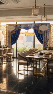 a restaurant with tables and chairs in a room at View Lounge Hotel in As Sulaymānīyah +13 photos