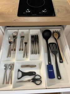 a drawer with forks and spoons and utensils at Bo's 3Eins in Schwäbisch Hall