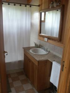 Et badeværelse på Casa Lago Meliquina