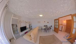 a living room with a couch and a dining room at casadelsol in Caravaca de la Cruz