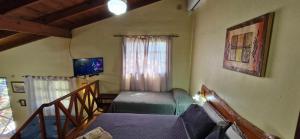 a living room with a bed and a window at Cabañas Rancho Unelen in Colón