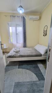 a small bedroom with a bed and a window at Julieta's house in Chios