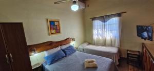 a bedroom with two beds and a window at Cabañas Rancho Unelen in Colón +149 photos