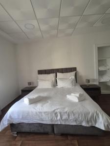 a bedroom with a large bed with white sheets and pillows at appartement Rabat Gare à 3min,Rabat honey house in Rabat