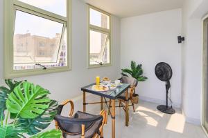a dining room with a table and chairs and windows at Jira Inn Hotel - چيران in Cairo