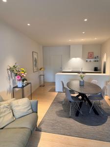 a living room and kitchen with a table and a couch at Sien Suite in Brakel