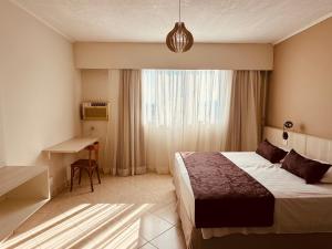 a hotel room with a bed and a desk at Hotel Binder Quality Inn in Mogi das Cruzes +71 photos