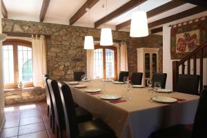 a dining room with a long table and chairs at Hotel Rural CHOUSA VERDE in Vegacervera