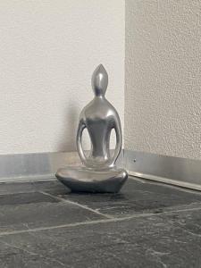 a metal statue of a cat sitting on a rock at Wachtgasse in Adliswil