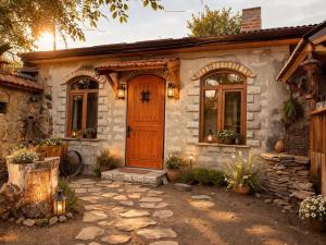 a stone house with a wooden door at Alashkert Guesthouse Premium and Cozy Studios in Gyumri in Gyumri