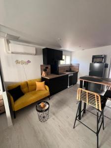 Nhà bếp/bếp nhỏ tại Le Sofa