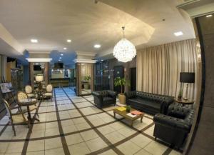 a large living room with couches and a chandelier at Aquarius Flat 510 in Santa Cruz do Sul