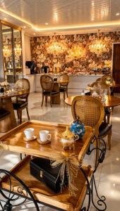 a dining room with tables and chairs and a table sidx sidx sidx at Pousada Dom Pietro in Urubici