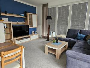 a living room with a couch and a table at Apartment am Steinweg in Emden