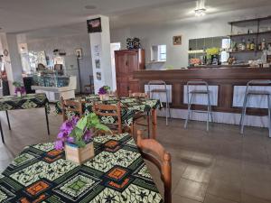 a restaurant with tables and chairs and a counter at Cote de France in Fundura