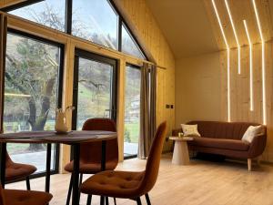 a living room with a table and chairs and a couch at Flore's Garden in Bran