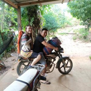 two people are sitting on a motorcycle at Casa de MaMa Bertha y Papacho in Rurrenabaque