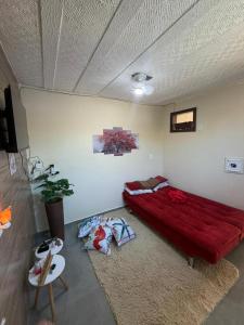 a bedroom with a large red bed in a room at Refúgio do mar casa de praia em Saquarema in Saquarema