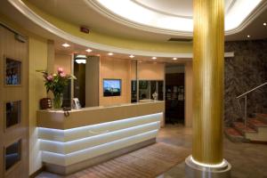 a lobby with a reception desk and a column at Hotel Rivamare in Lido di Jesolo +74 photos