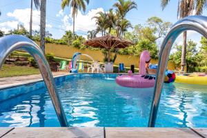 a pool with a water slide in a resort at Paraíso com Piscina, Churrasqueira, Wi-Fi e Karaokê in Ibiúna +76 photos