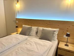 a bedroom with two beds with white sheets and pillows at Casa ecologica Ai Ronchi in Gallio