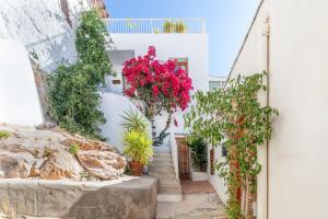 a stairway with pink flowers on a white building at Rincón de Hada in Mojácar