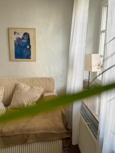 a living room with a couch and a painting on the wall at NAO Eifelhaus von 1875 mit Garten in Üxheim