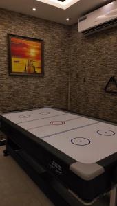 a large ping pong table in a room at شاليهات بتلات الورد in Taif