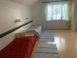 a room with two beds and a window at Koskelo in Kiuruvesi