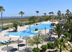 an aerial view of a pool at a resort at Southbay Alquiler in San Fernando