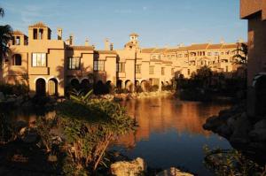 a large building with a river in front of it at Southbay Alquiler in San Fernando