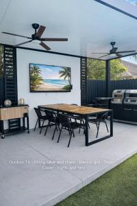a dining area with a table and chairs and a kitchen at Casa Madrisqui Heated Pool Oasis 12 Guests Midway Keys & Miami in Homestead