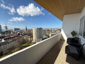 a balcony with a view of a city at Cloud 12 - Penthouse in der Innenstadt mit Blick über die gesamte Skyline von Bremerhaven in Bremerhaven