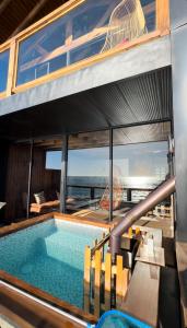 a swimming pool on a yacht with a balcony at Rukamar Cocholgue in Tomé