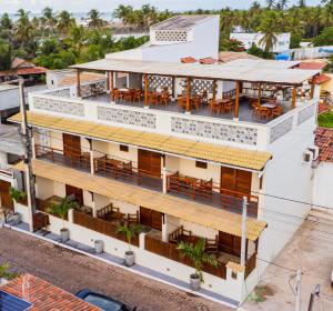an overhead view of a building with tables and chairs at Pousada Brisa do Cardeiro in São Miguel do Gostoso