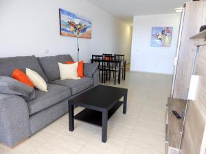 A seating area at Apartamentos Medano - Oeste