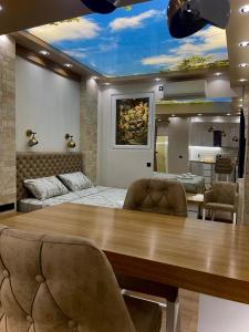 a bedroom with a bed and a table and chairs at Studio-Apartman Bingo in Pančevo