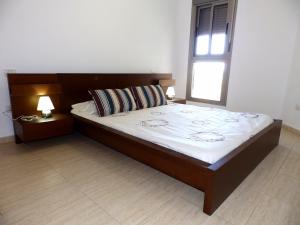 A bed or beds in a room at Apartamentos Medano - Oeste
