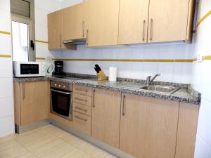A kitchen or kitchenette at Apartamentos Medano - Oeste Még 11 kép
